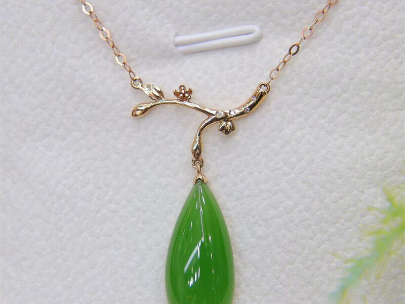 新疆苹果绿一体锁骨链5-6g XinJiang Hotan Jade Jewelry Pendant