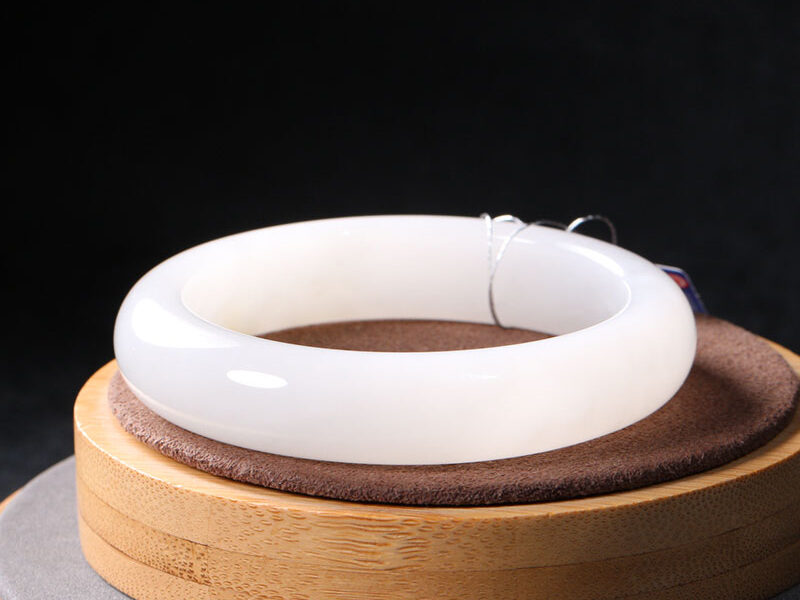 和田玉羊脂白玉手镯内径57mm67.74g Hotan Jade Mutton White Jade Bracelet with inner diameter of 57mm