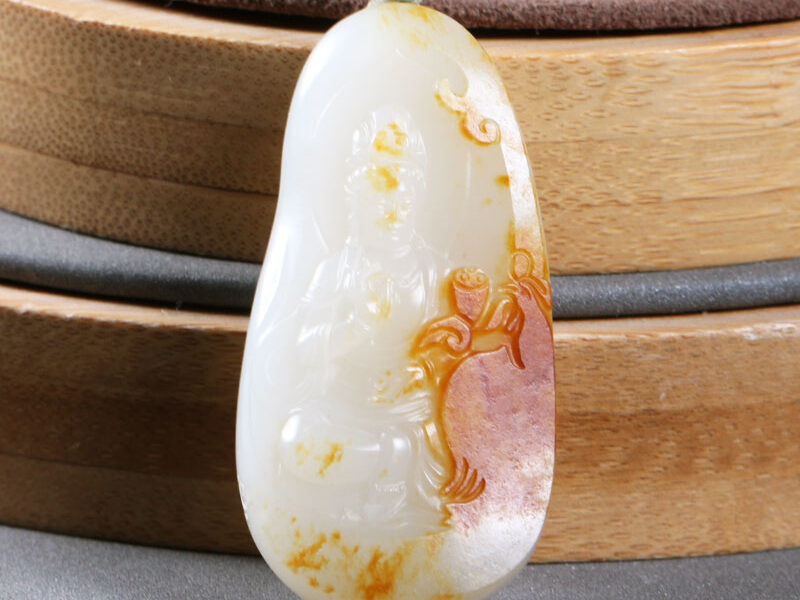 和田玉籽料红沁皮观音菩萨吊坠24.78g男士佩戴新品Hotan jade seed material red Qin leather Guanyin Bodhisattva pendant 24.78g new product for men to wear