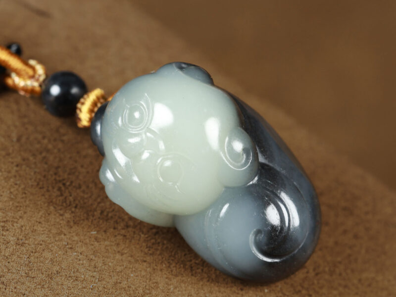 和田玉青花籽料招财猫挂件19.37g Hetian Jade Blue and White Seed Material Lucky Cat Pendant