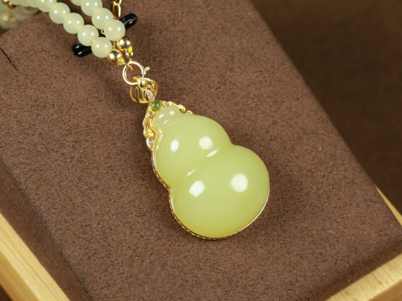 和田玉K金黄玉葫芦挂件25.64g Hetian Jade K Gold Yellow Jade Gourd Pendant