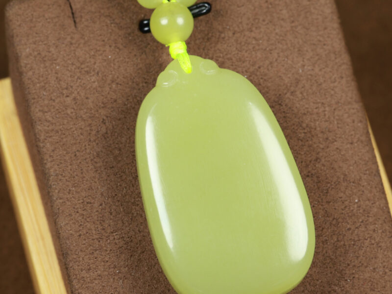 和田玉黄玉带链平安无事牌69.7g Hetian Yellow Jade Plain Pendant with Chain