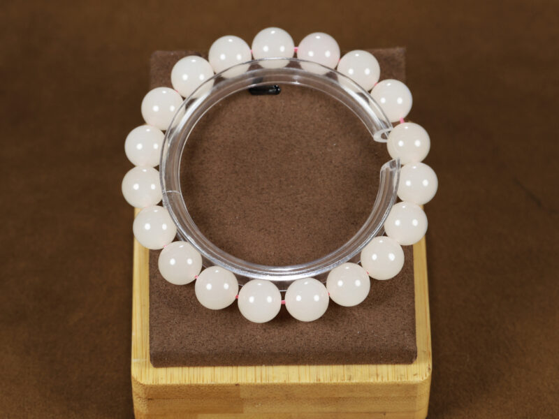 和田玉藕粉手串约30g Hetian jade lotus root starch bracelet, approximately 30g