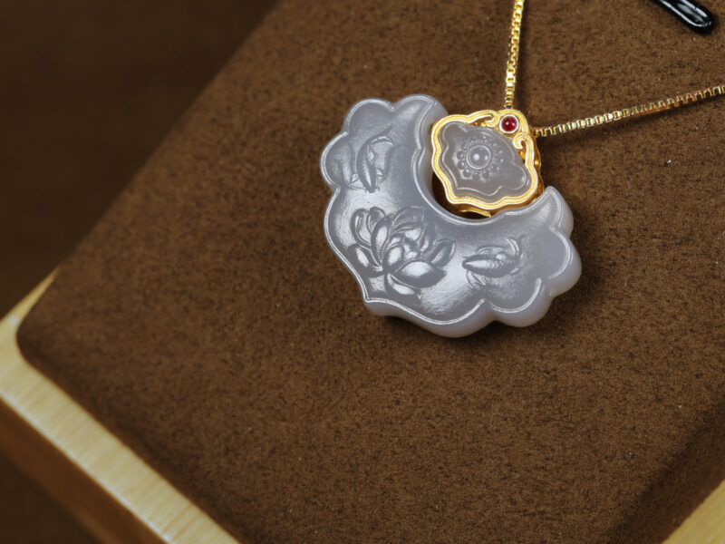 和田玉18K金烟紫两面福锁6.49g Hetian jade 18K gold smoke-purple double-sided blessing lock