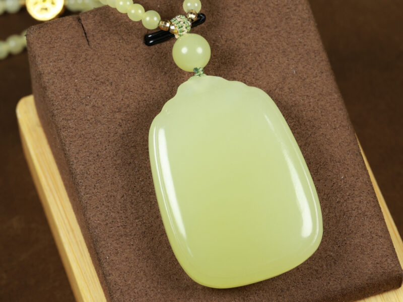 和田玉黄玉带链平安无事牌45.09g Hetian jade yellow jade pendant with chain for good luck